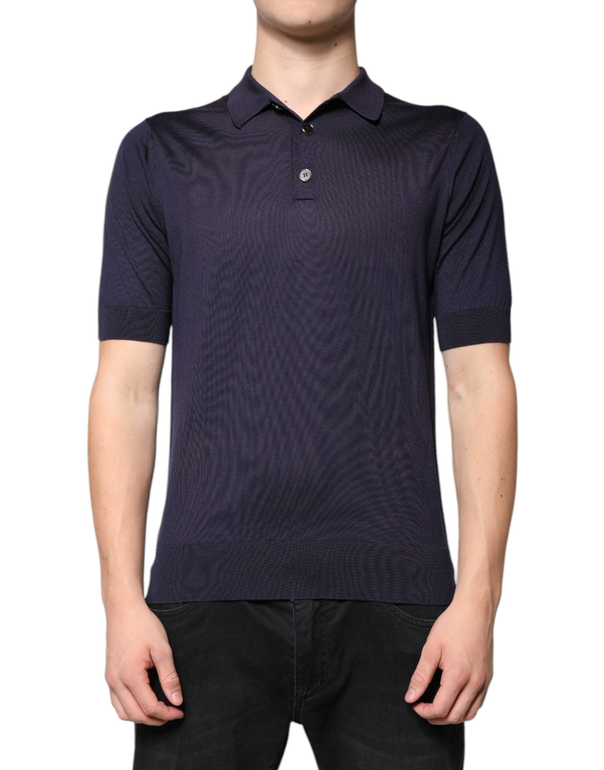Polo Dolce & Gabbana en soie bleue avec col et manches courtes, élégant et léger.