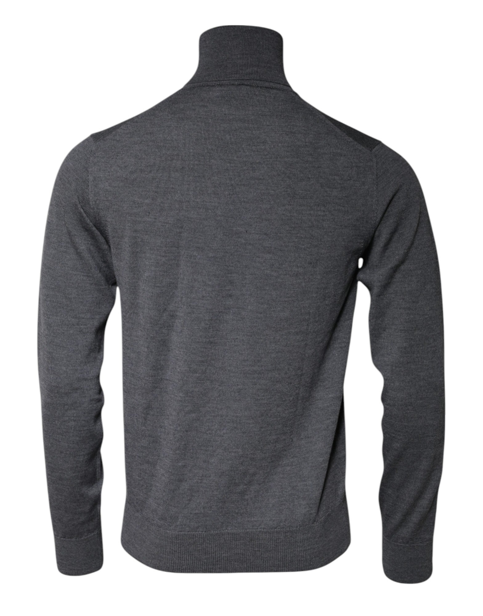 Pull en laine gris Dolce & Gabbana avec logo, col roulé, vue en détail montrant la texture du tissu et le design élégant.