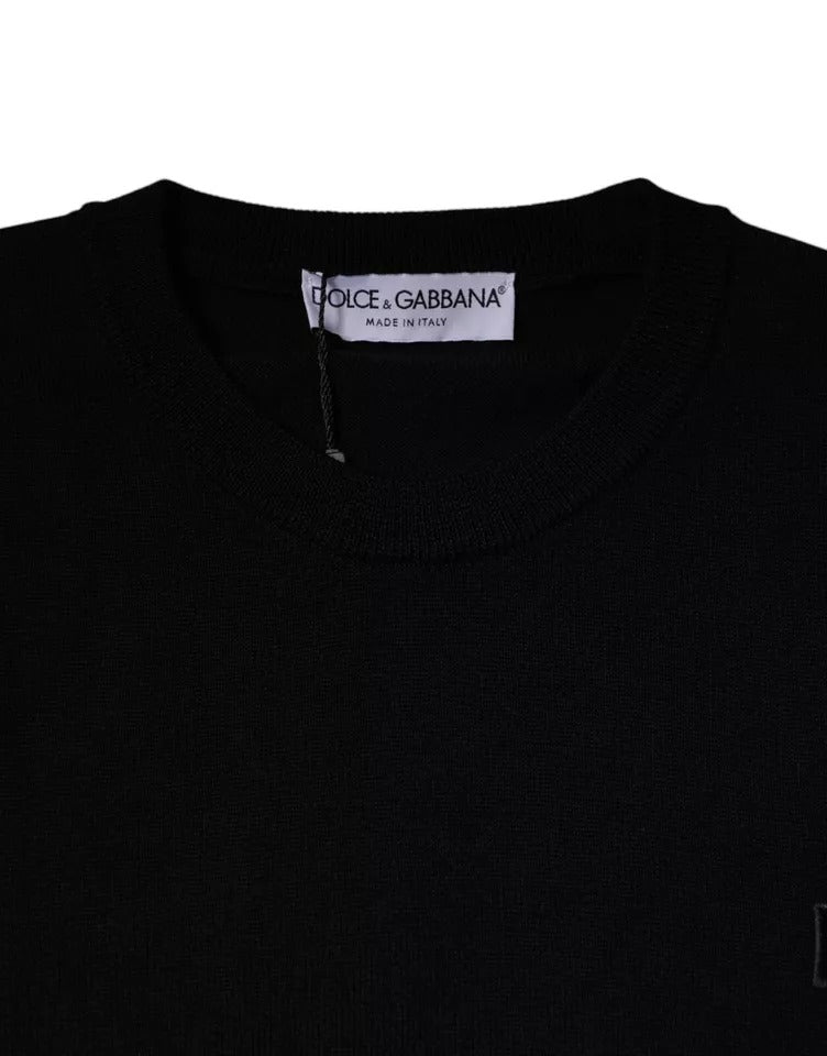 Pull à col rond en laine noire Dolce & Gabbana avec logo, finition élégante et design classique visible sur l'image.