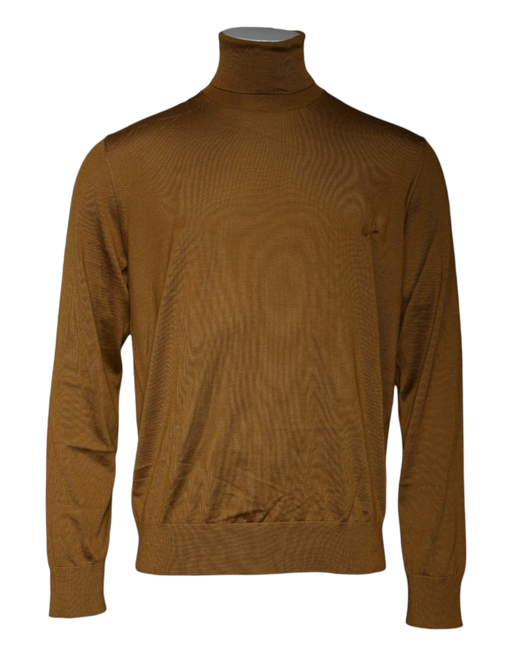 Pull à col roulé en cachemire marron Dolce & Gabbana, doux et élégant, porté sur un mannequin.