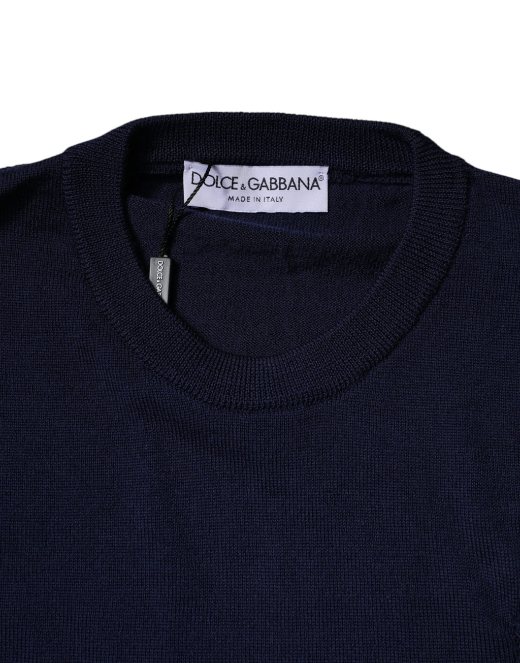 Pull en laine bleu Dolce & Gabbana avec logo DG, col rond, style élégant et confortable.