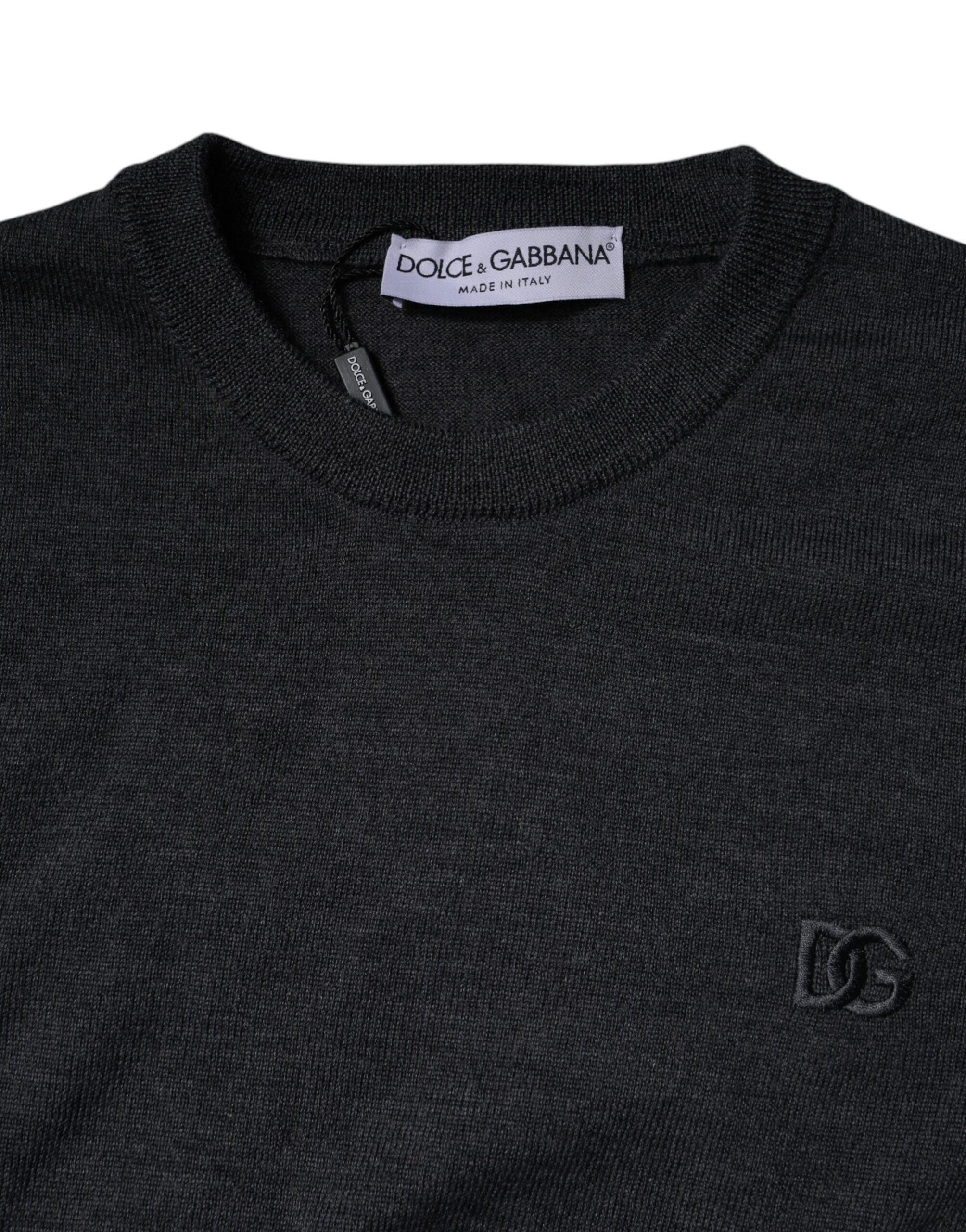Pull-over gris foncé Dolce & Gabbana à logo DG, col ras du cou, en coton, avec design élégant et moderne.