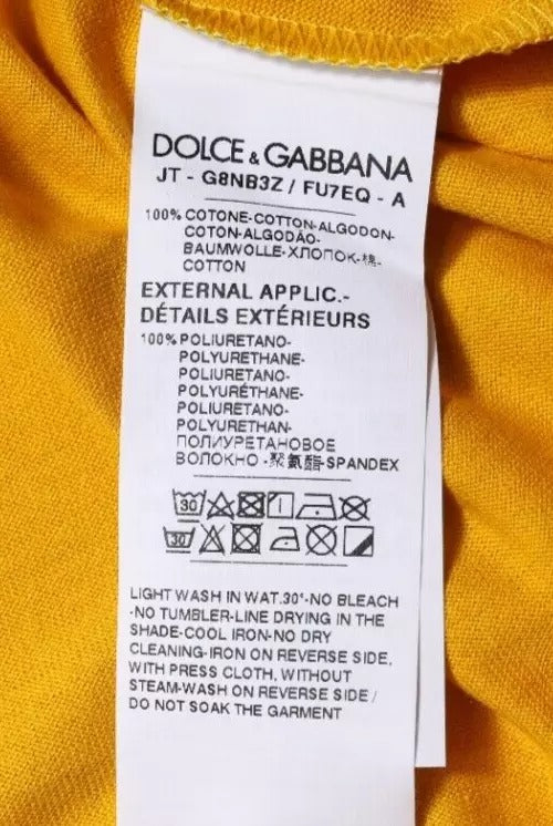 T-shirt à manches courtes Dolce & Gabbana, logo jaune foncé, col ras du cou, design élégant, vue de face.