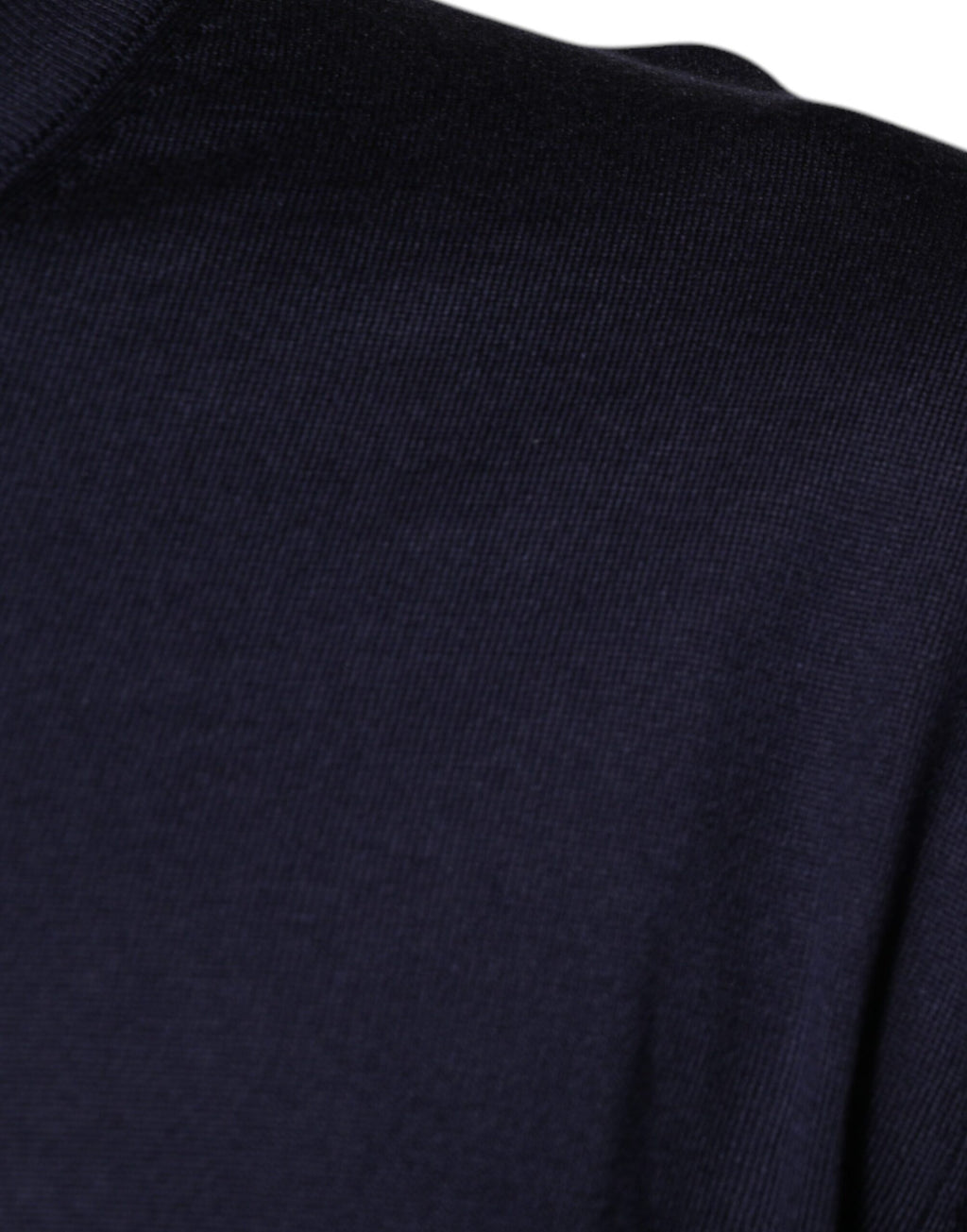 Pull en soie bleu marine Dolce & Gabbana, pull-over à col en V avec finition élégante, pour un style chic et sophistiqué.