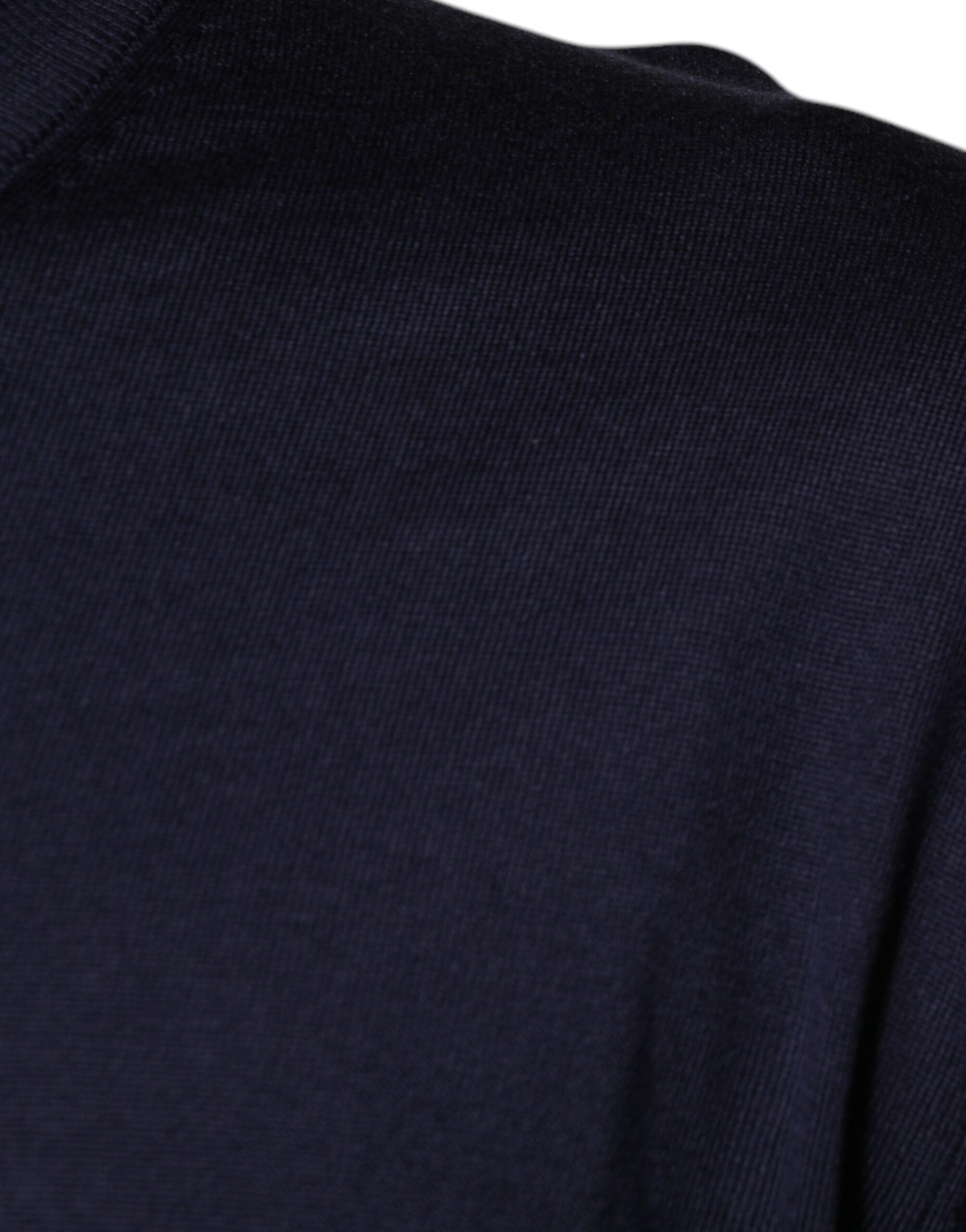 Pull en soie bleu marine Dolce & Gabbana, pull-over à col en V avec finition élégante, pour un style chic et sophistiqué.
