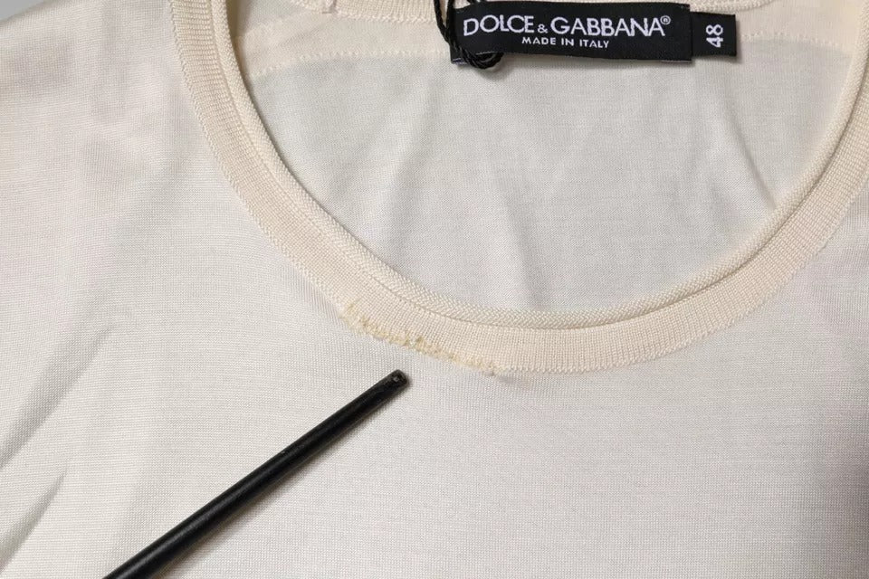 T-shirt Dolce & Gabbana en soie blanche à col rond et manches courtes, vue de face, texture élégante visible.