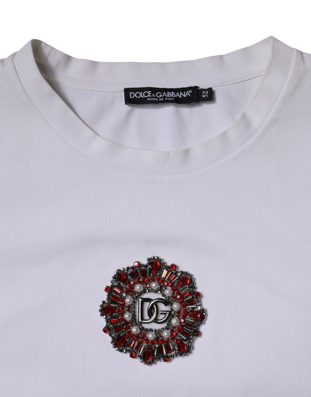 T-shirt blanc Dolce & Gabbana à col rond avec logo orné, vue de face, en coton, détail du design élégant.