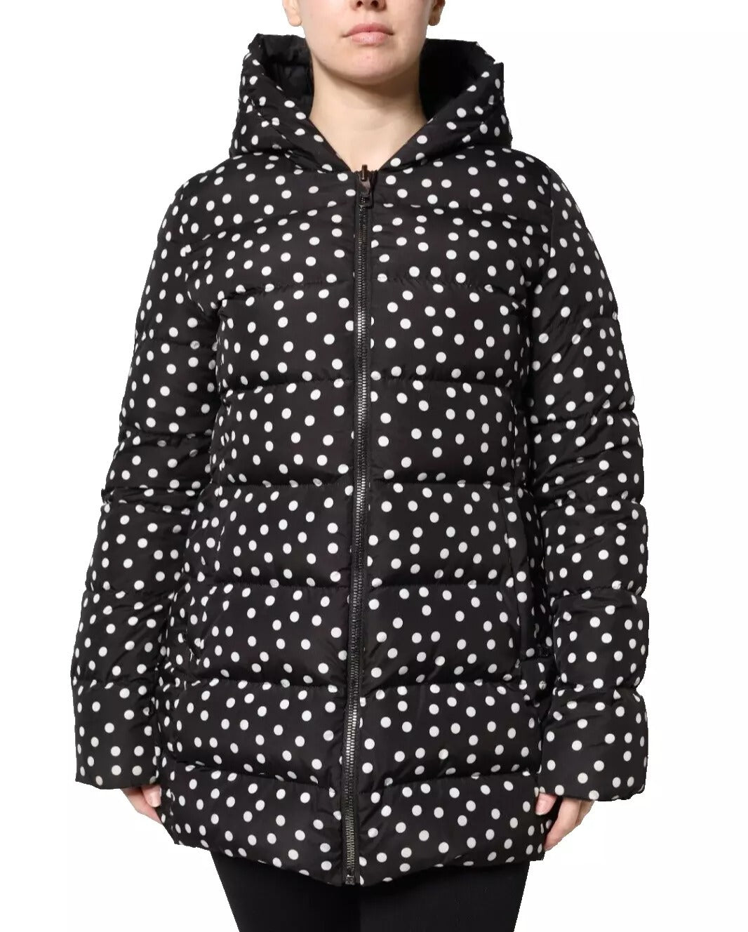 Veste réversible en polyester noir Dolce & Gabbana avec capuche, mode élégante et moderne, vue de face sur fond blanc.