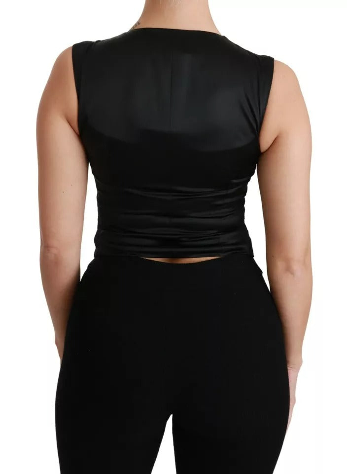Gilet noir en dentelle Dolce & Gabbana, veste slim en soie avec détail élégant, porté comme top chic et sophistiqué.