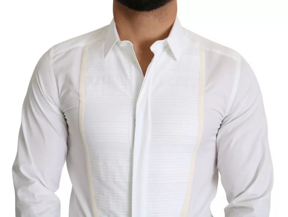 Robe de smoking formelle blanche Dolce & Gabbana avec chemise dorée, élégante et sophistiquée pour femme.