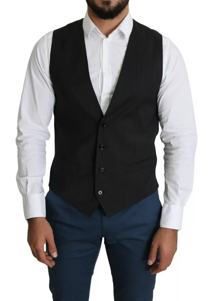 Gilet de costume noir pour homme Dolce & Gabbana, élégant avec boutons et coupe classique, porté sur un fond neutre.