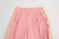 Pantalons taille large en satin de soie rose avec finition en dentelle, de la marque Dolce & Gabbana, vues de face.
