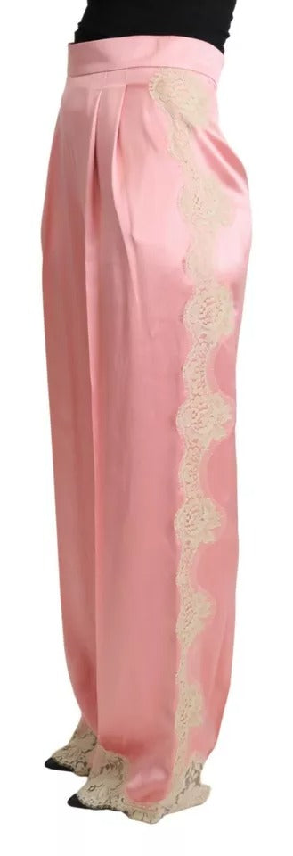 Pantalons en satin de soie rose Dolce & Gabbana avec bordure en dentelle large, coupe fluide et jambes larges.
