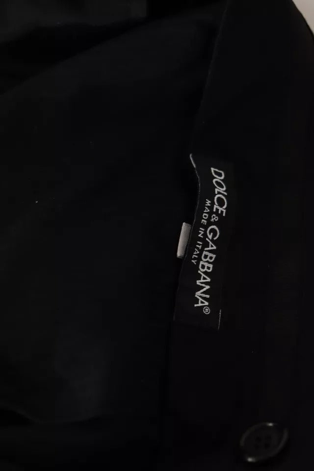Pantalon skinny noir Dolce & Gabbana, style formel, ajusté, en tissu élégant, porté comme pantalon habillé.