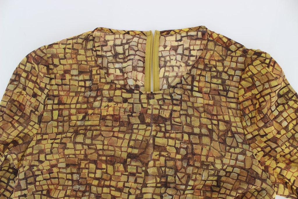 Blouse en soie Dolce & Gabbana à motif mosaïque multicolore, style élégant et coloré, vue de face.