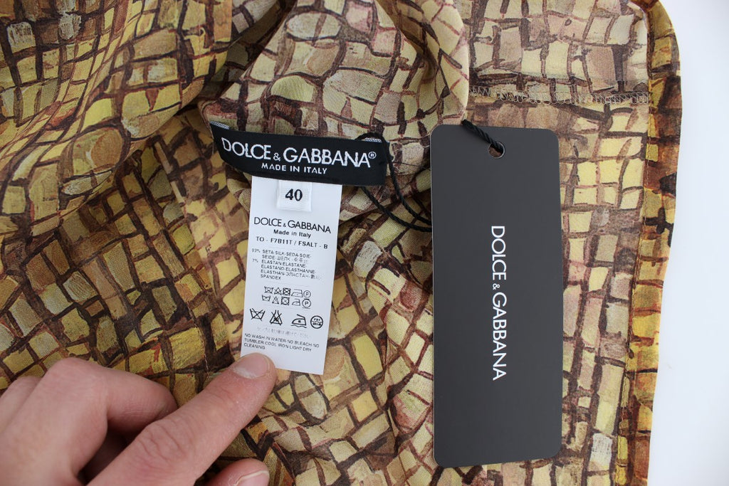 Chemise en soie Dolce & Gabbana à motif mosaïque multicolore, style blouse ou T-shirt élégant et coloré.