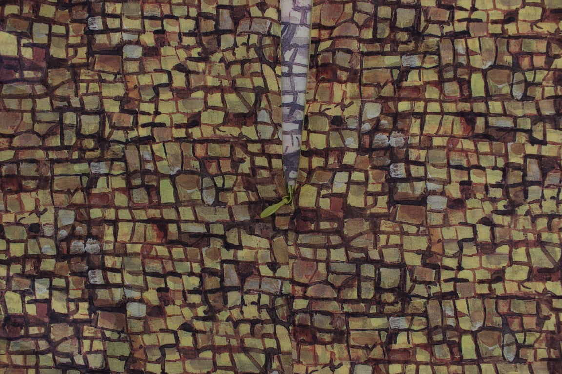 Chemise en soie Dolce & Gabbana à motif mosaïque multicolore, blouse élégante avec design coloré et luxueux.
