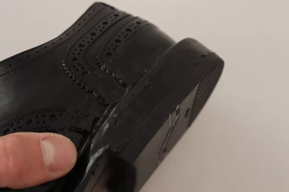 Chaussures Derby noires en cuir perforé de Dolce & Gabbana avec lacets, style élégant et sophistiqué.