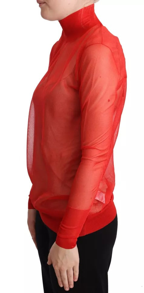 Pull Dolce & Gabbana orange semi-transparent en maille, coupe décontractée et détails élégants, porté sur un mannequin.