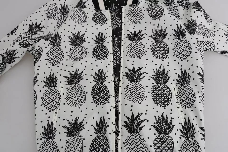 Veste bomber Dolce & Gabbana blanche et noire avec motif ananas, coupe ajustée et détails modernes.