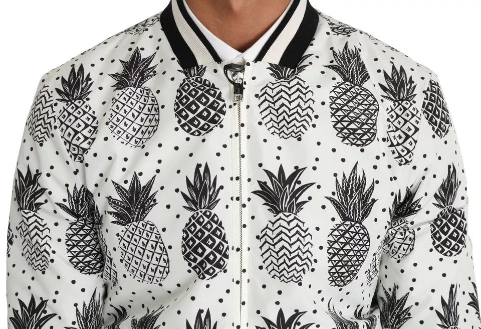 Veste bomber Dolce & Gabbana blanche et noire avec motif ananas, style décontracté et tendance, vue de face.