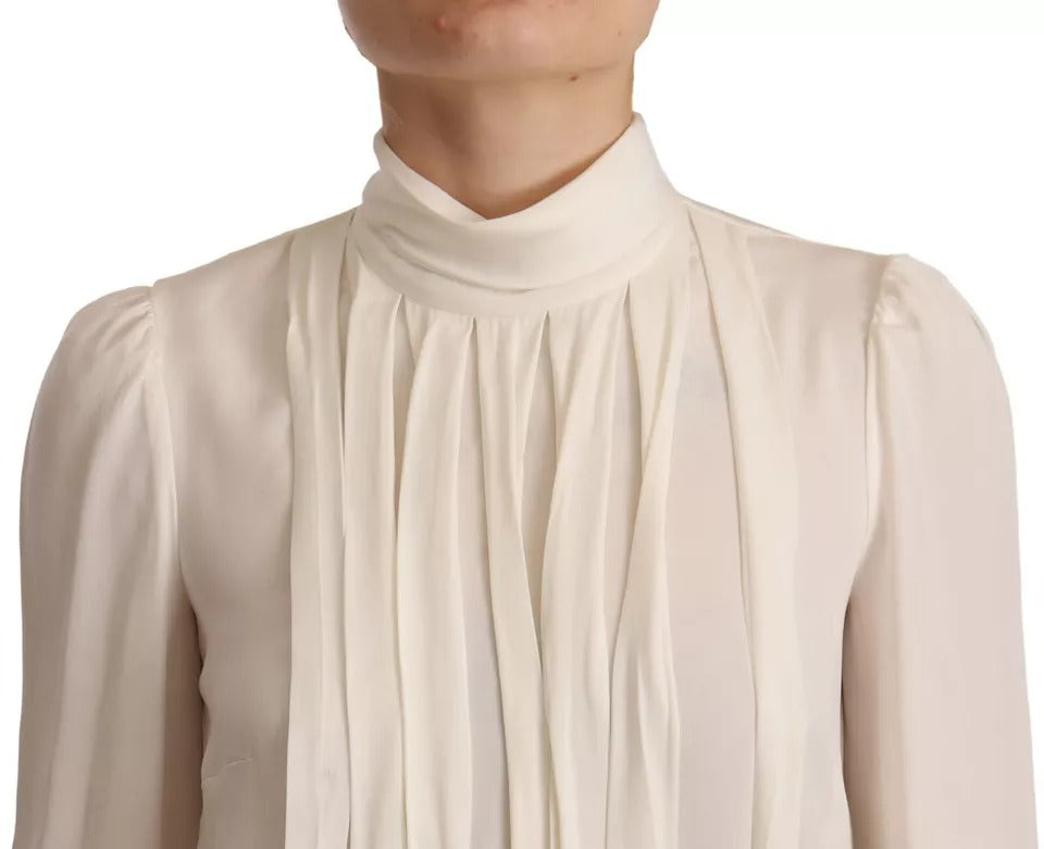 T-shirt en soie blanche à manches longues et col roulé Dolce & Gabbana, vue de face, détails élégants en tissu fluide.