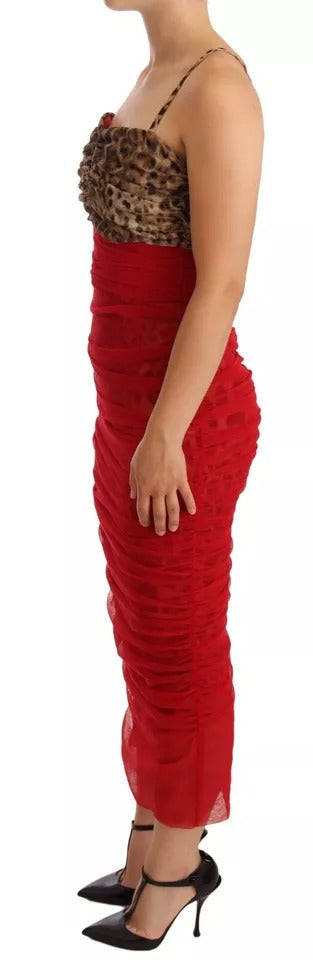 Robe midi en tulle rouge à motif léopard brun de Dolce & Gabbana, coupe ajustée et élégante.