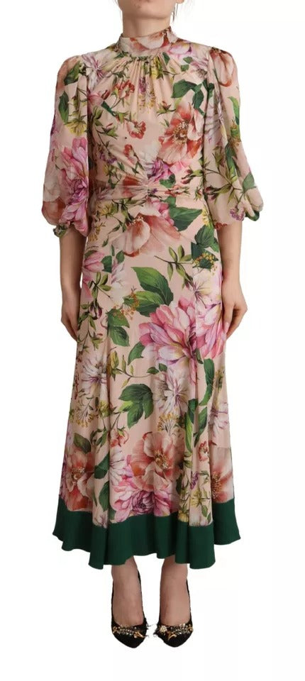 Robe longue à coupe trapèze rose Dolce & Gabbana avec motif floral, nœud en satin et style élégant.