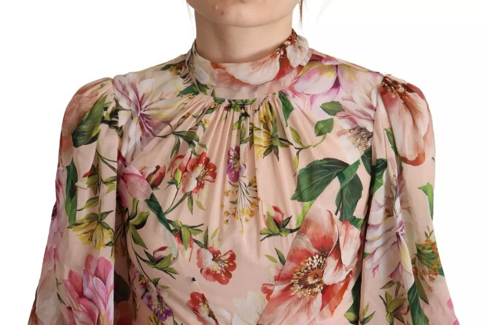 Robe longue Dolce & Gabbana rose à ligne A, à imprimé floral avec nœud en satin au col, style élégant et féminin.