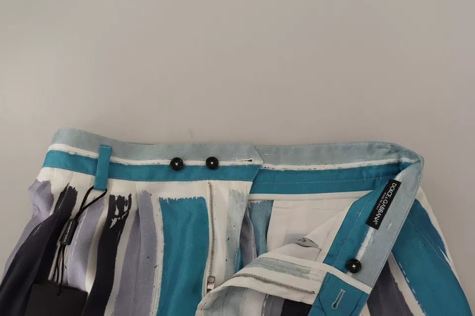 Pantalons en soie à rayures bleues de Dolce & Gabbana, coupe tapered, élégants et sophistiqués, visibles en détail.