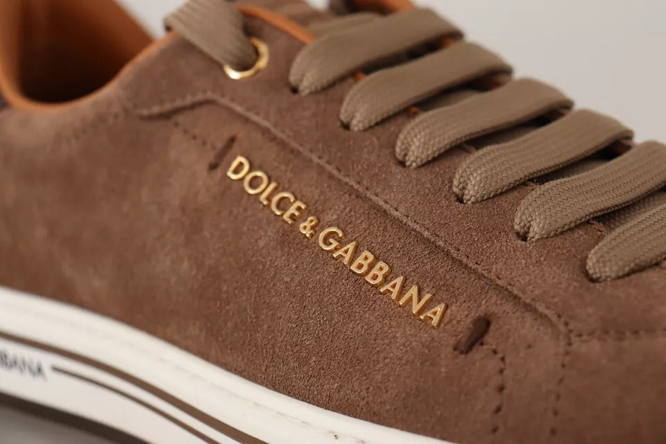 Sneakers basses en daim marron Dolce & Gabbana pour hommes avec logo, chaussures élégantes et décontractées.