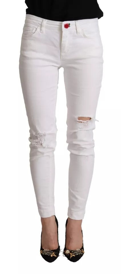 Jeans slim en coton blanc de Dolce & Gabbana, coupe ajustée, denim élégant, visibles sur l’image.