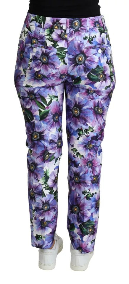 Pantalon en coton violet à motif floral Dolce & Gabbana, coupe tapered, détails élégants, visible sur l'image.