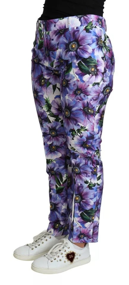 Pantalons en coton violets à imprimé floral de style tapered de Dolce & Gabbana, visibles sur l'image.