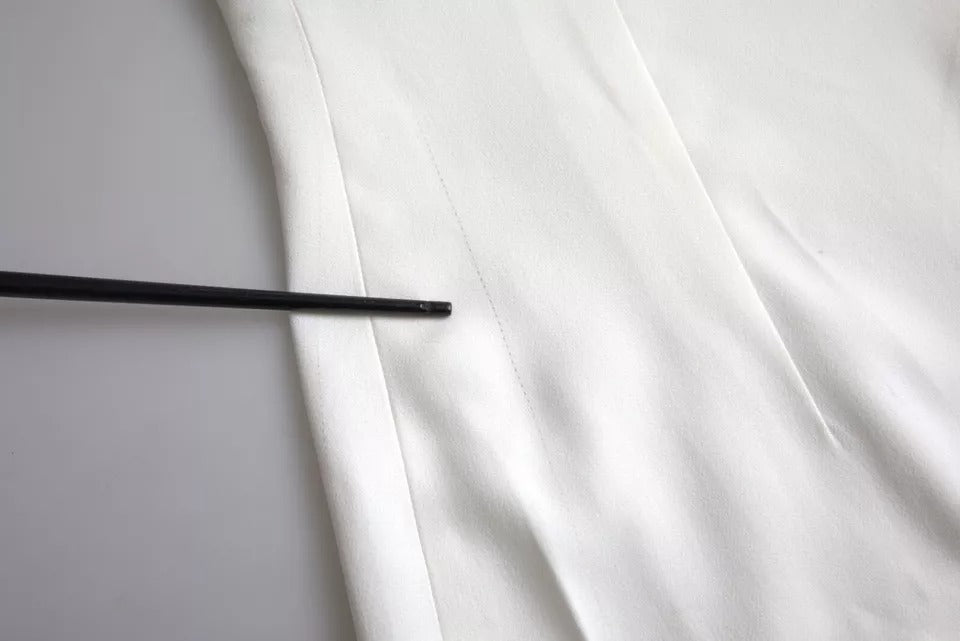 Haut blanc en viscose à col rond et manches courtes de Dolce & Gabbana, tissu léger et élégant.