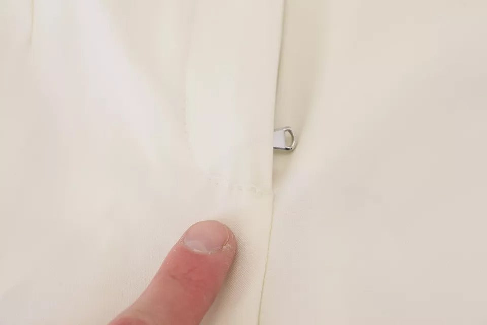 Pantalon blanc en laine à taille haute et coupe tapered de Dolce & Gabbana, vue de face.