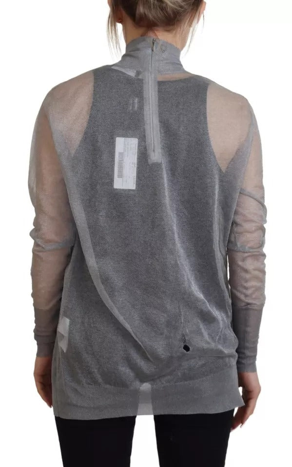 Pull en laine gris transparent Dolce & Gabbana avec col roulé, détail sophistiqué et style élégant visible sur l'image.