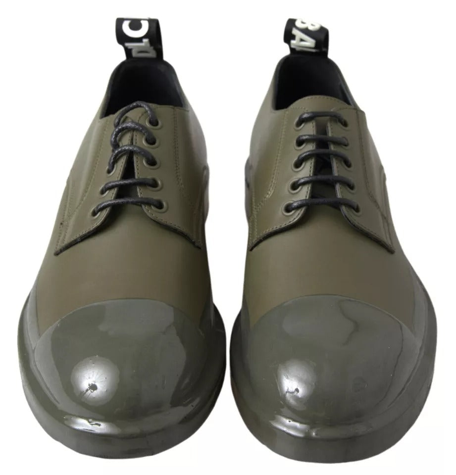 Chaussures habillées en cuir vert Dolce & Gabbana avec semelle en caoutchouc élégante, vues de face.
