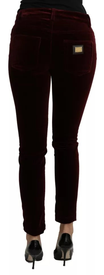 Pantalon slim en velours bordeaux Dolce & Gabbana, coupe ajustée et stretch, pour un look élégant et moderne.