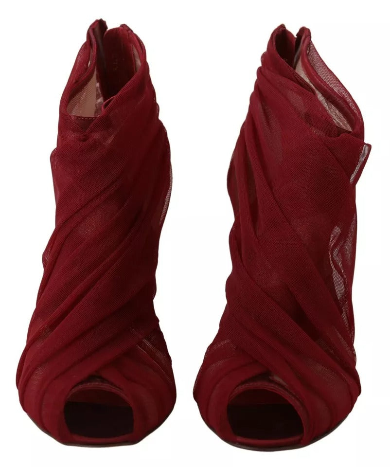 Bottines en tulle rouge Dolce & Gabbana avec talons aiguilles, chaussures élégantes et sophistiquées pour femmes.