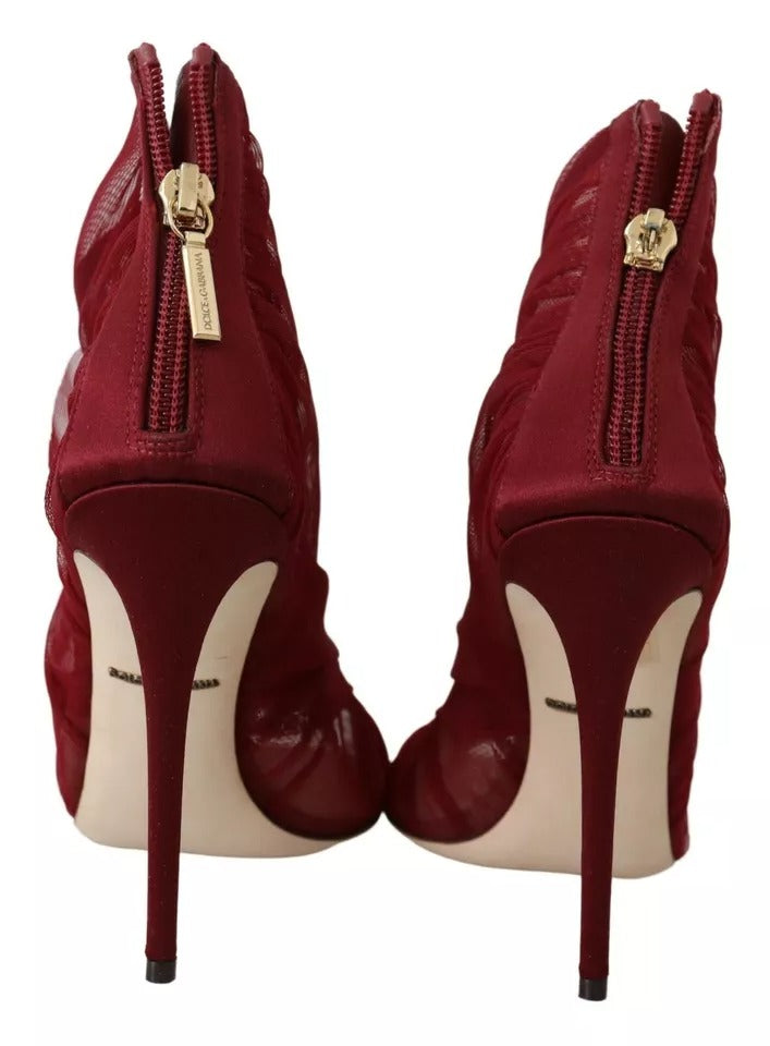 Chaussures à talons aiguilles en tulle rouge Dolce & Gabbana, bottines élégantes avec semelle fine et design sophistiqué.