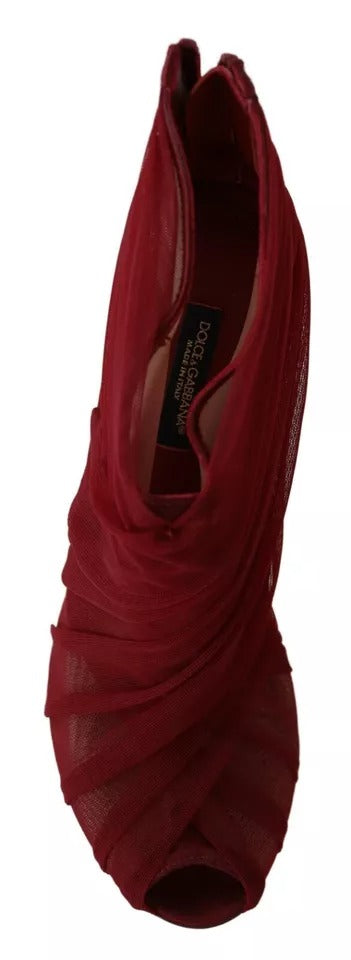 Bottines en tulle rouge Dolce & Gabbana avec talons aiguille et semelle en cuir, style élégant et sophistiqué.