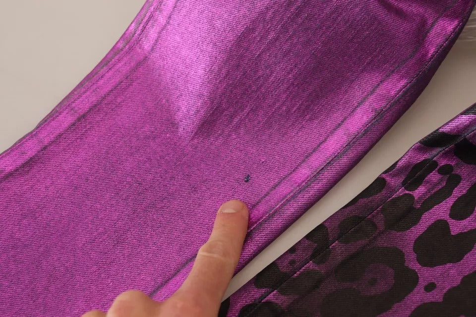 Jeans Slim Fit en coton à motif léopard violet de Dolce & Gabbana, denim ajusté avec détails élégants.