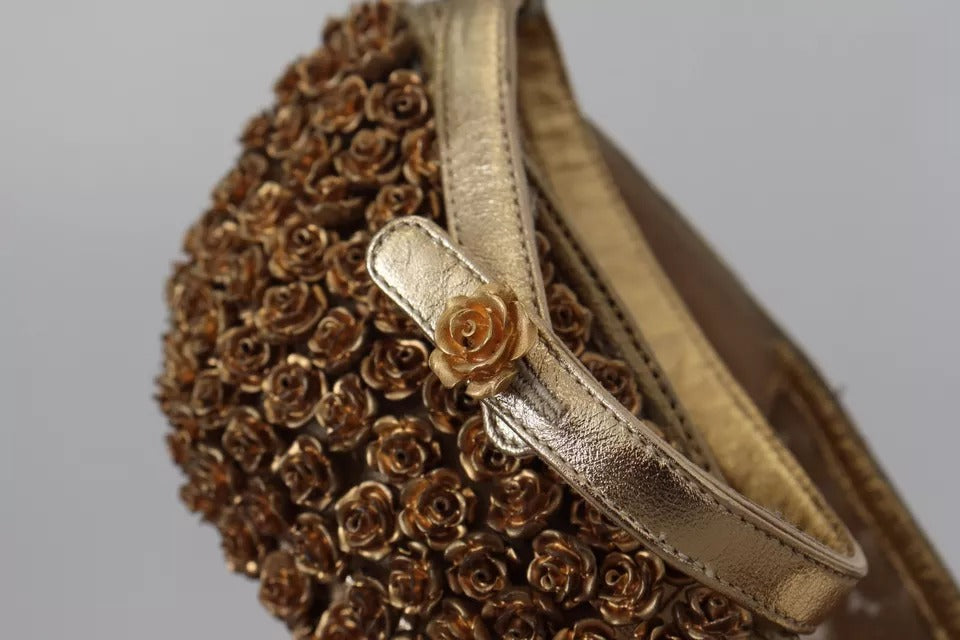 Escarpins dorés Dolce & Gabbana ornés de roses embellies, chaussures élégantes en style pump.