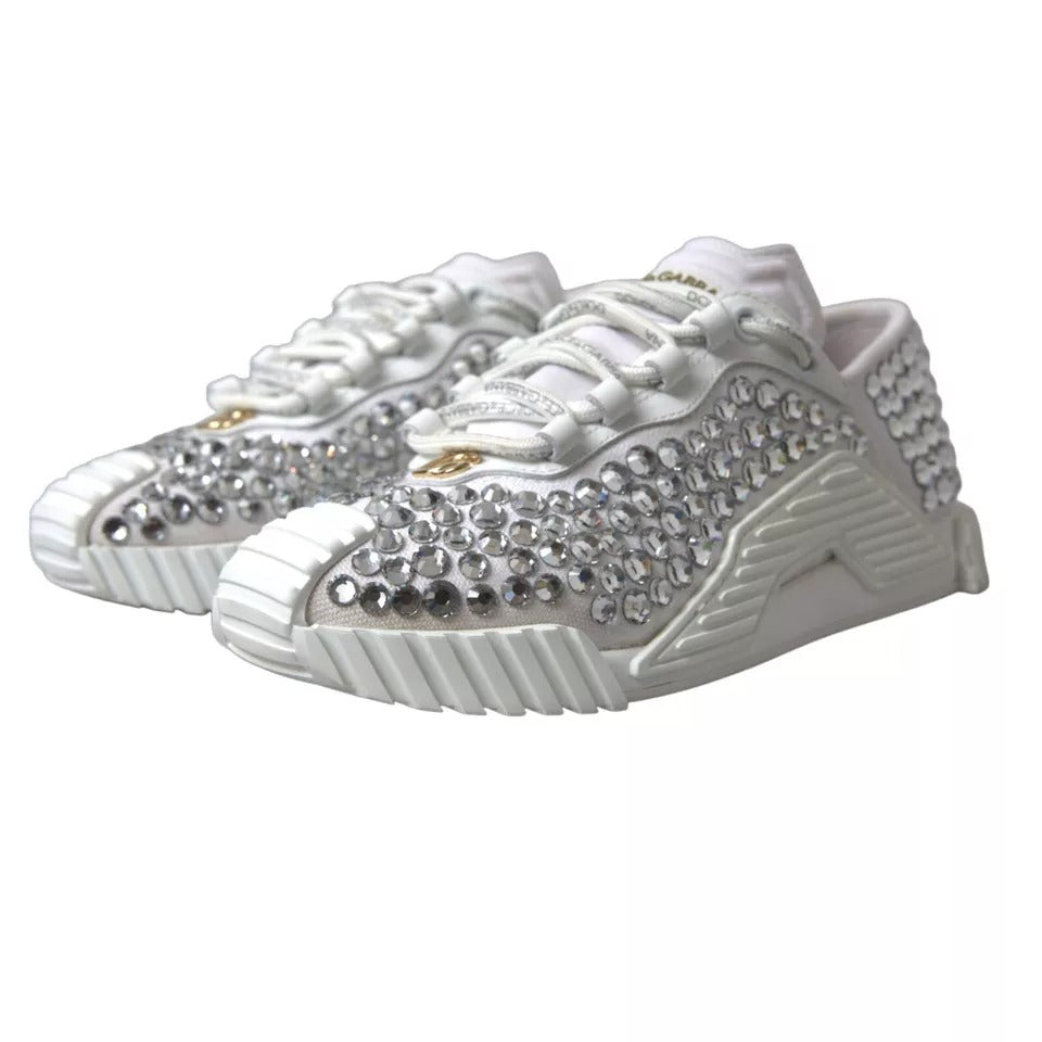 Chaussures sneakers blanches Dolce & Gabbana NS1 en toile et cuir avec embellissements, vue de face.