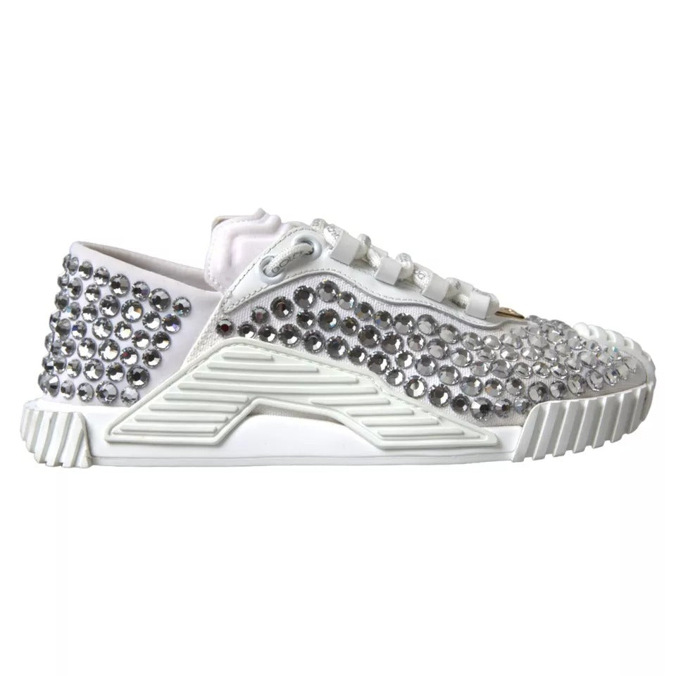Chaussures sneakers blanches Dolce & Gabbana NS1 en toile et cuir avec embellissements, vue de face.