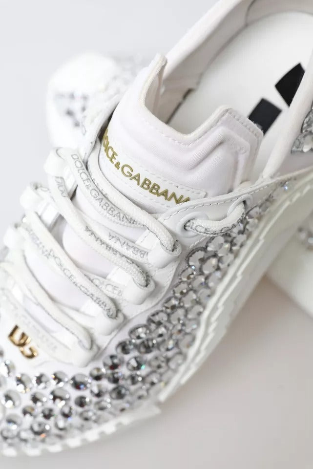 Chaussures sneakers Dolce & Gabbana en toile blanche et cuir avec embellissements, vue de face.