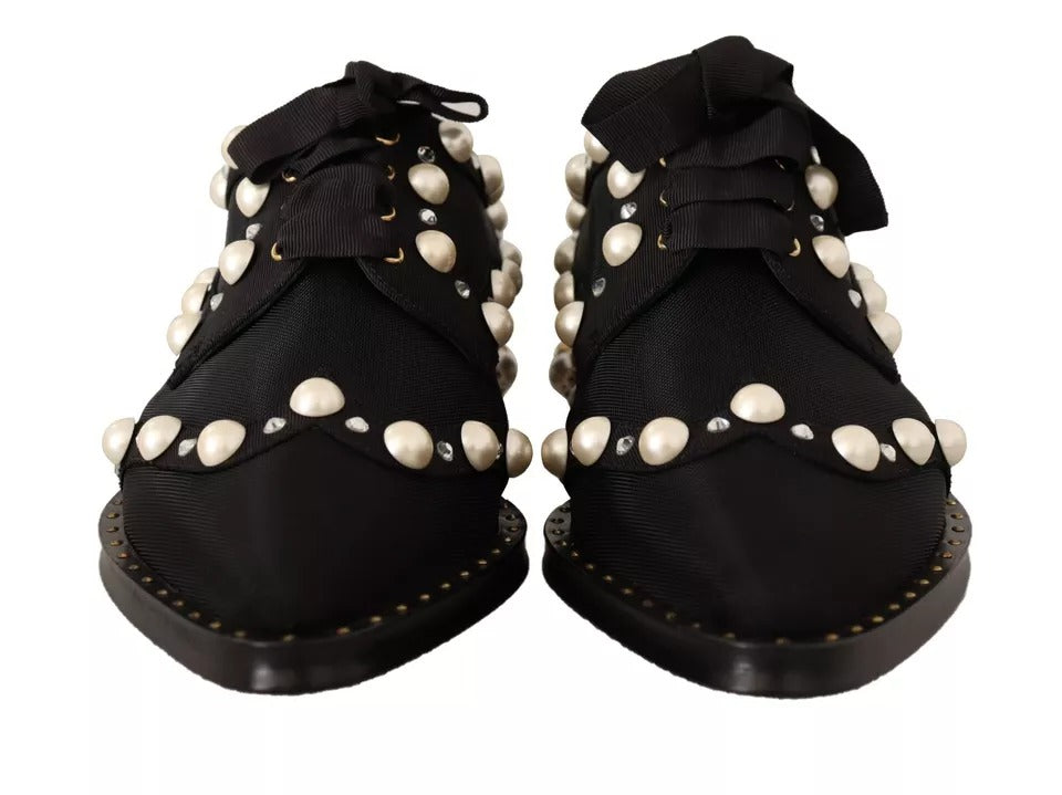 Chaussures plates formelles noires Dolce & Gabbana en dentelle avec laçage et ornements en bijoux, élégantes pour occasion spéciale.