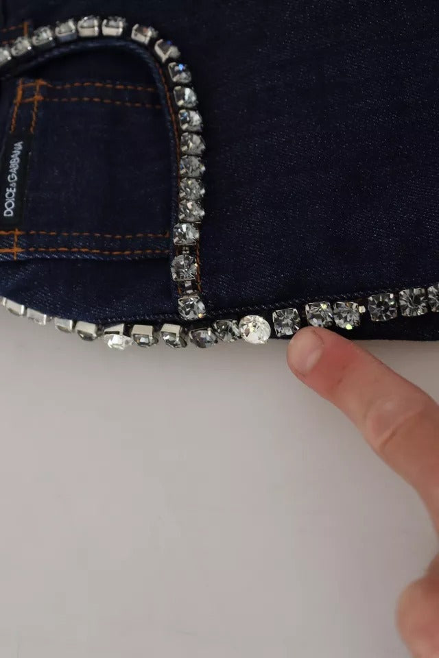 Shorts en jean bleu Dolce & Gabbana avec stretch et cristaux, style hot pants, visibles en image.