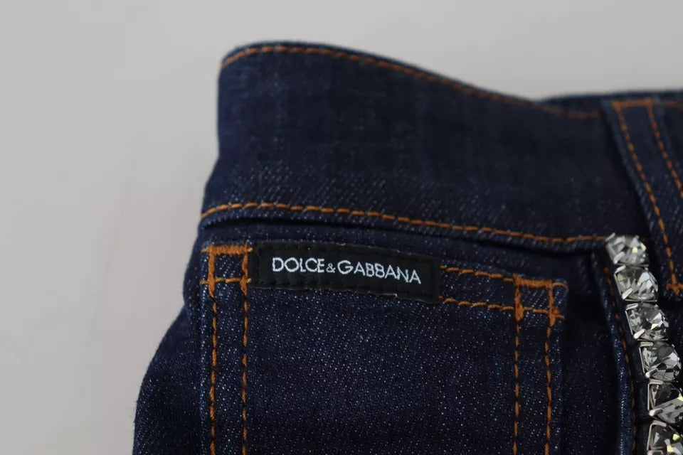 Short en denim bleu stretch Dolce & Gabbana avec cristaux, style chaud et tendance, visible en détail sur l'image.